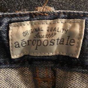 AEROPOSTALE JEANS Size 3/4 long. In NEW CONDITION. No rips, tears or fading.